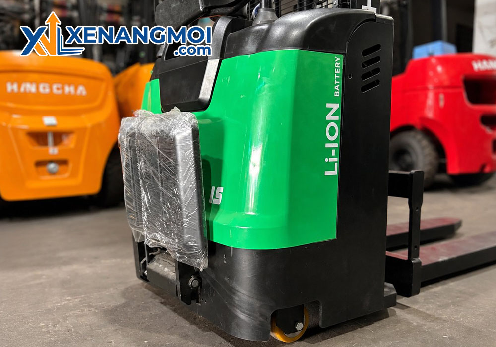Xe nâng Pallet stacker Hangcha 1.5 tấn (mini) CDD15-WHL-i 4 Bệ đứng lái trên xe nâng Pallet stacker Hangcha 1.5 tấn (mini) CDD15-WHL-i