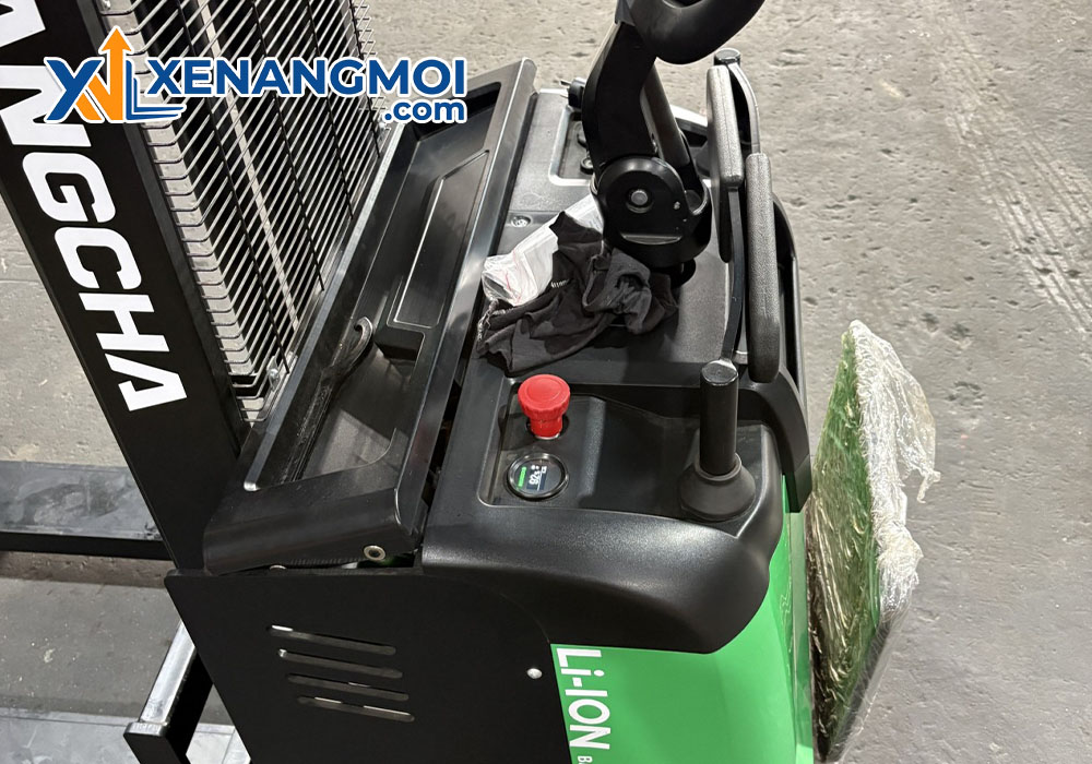 Xe nâng Pallet stacker Hangcha 2.0 tấn (mini) 4 Bộ phận điều khiển an toàn trên xe nâng pallet stacker Hangcha 2.0 tấn mini CDD20-WHL-i