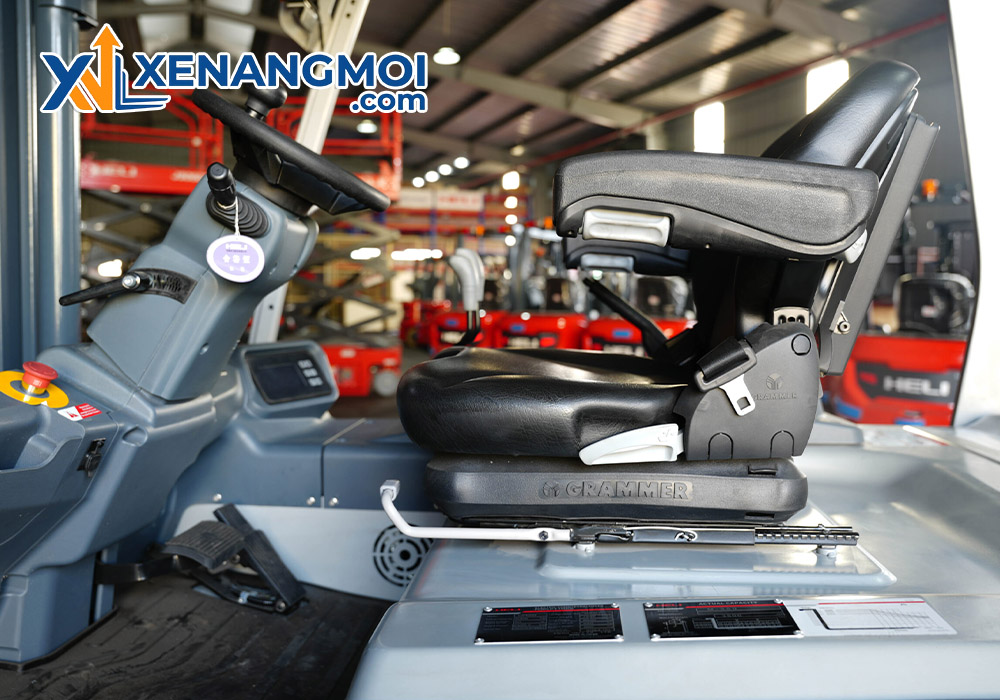 Xe nâng điện Heli 5.0 tấn mini G3 series 6 Ghế điều khiển trên xe nâng điện Heli 5.0 tấn mini dòng G3