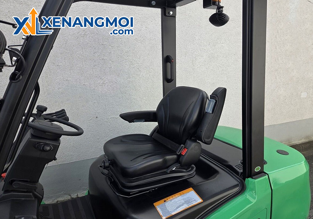 Xe nâng điện Hangcha 3.8 tấn dòng XE 3 Ghế ngồi xe nâng điện Hangcha 3.8 tấn dòng XE
