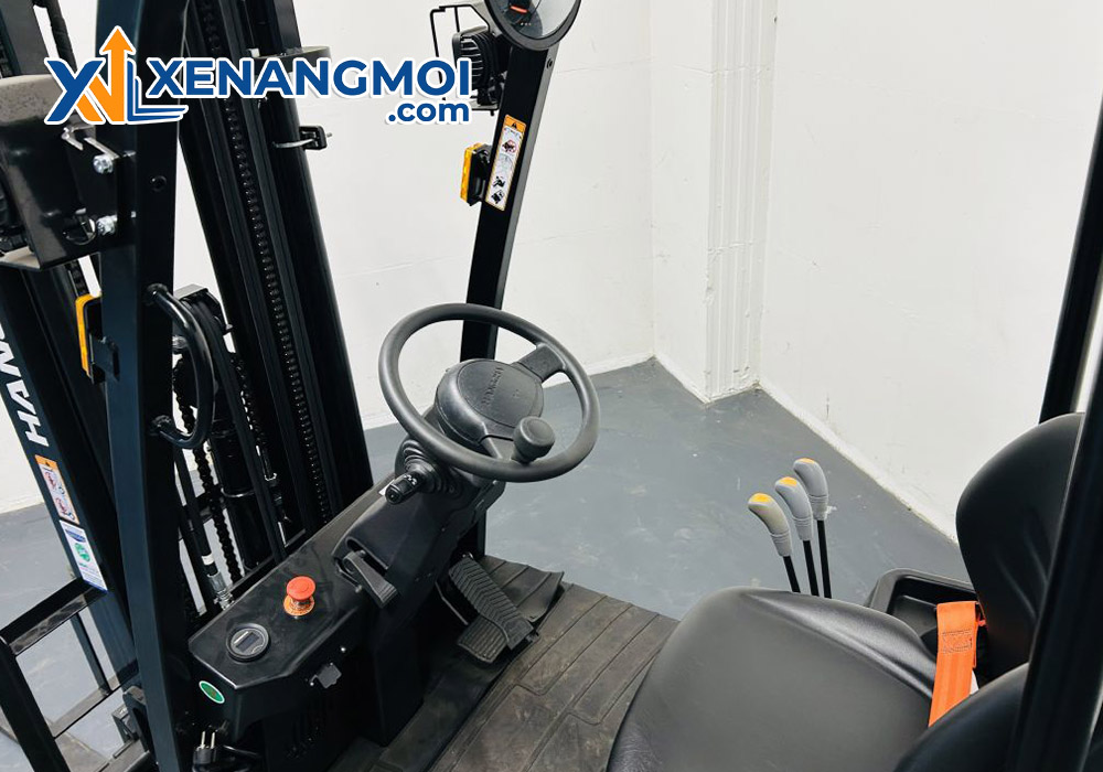 Xe nâng điện Hangcha 3 bánh 1.0 tấn 4 Khoang điều khiển trên xe nâng điện Hangcha 3 bánh 1.0 tấn CPDS10-XD2-i