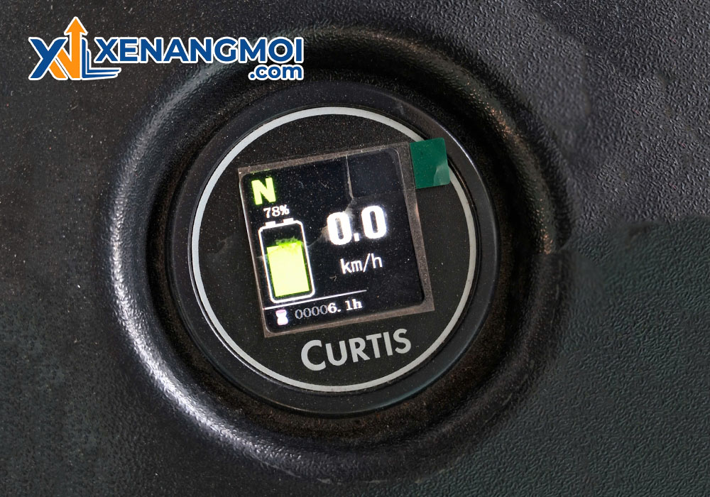 Xe nâng điện Hangcha 2.0 tấn XA series 4 Màn hình hiển thị mức pin trên xe nâng điện Hangcha 2.0 tấn XA series