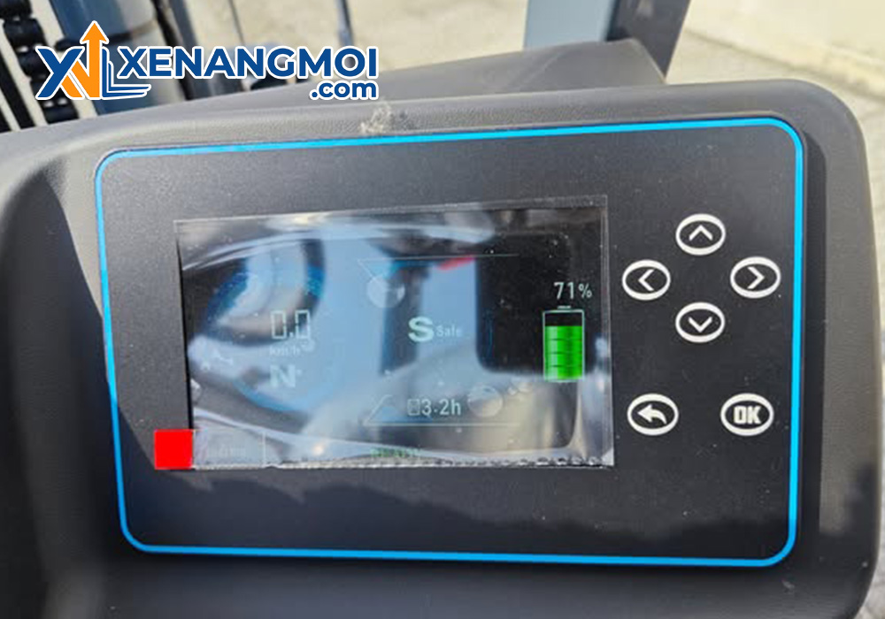 Xe nâng điện Heli 2.5 tấn dòng H2 4 Màn hình hiển thị trên xe nâng điện Heli 2.5 tấn dòng H2 pin Lithium-ion
