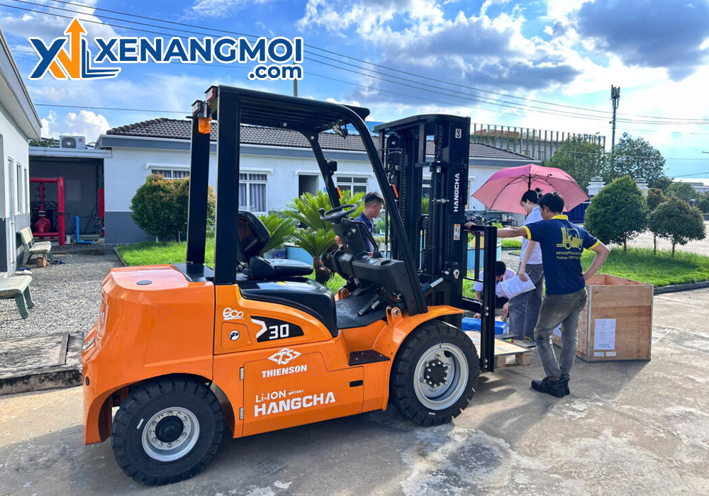 Xe nâng điện mới Trung Quốc có tốt không? Lời giải cho bài toán tối ưu chi phí 3 Trải nghiệm vận hành xe nâng điện mới Trung Quốc có tốt không