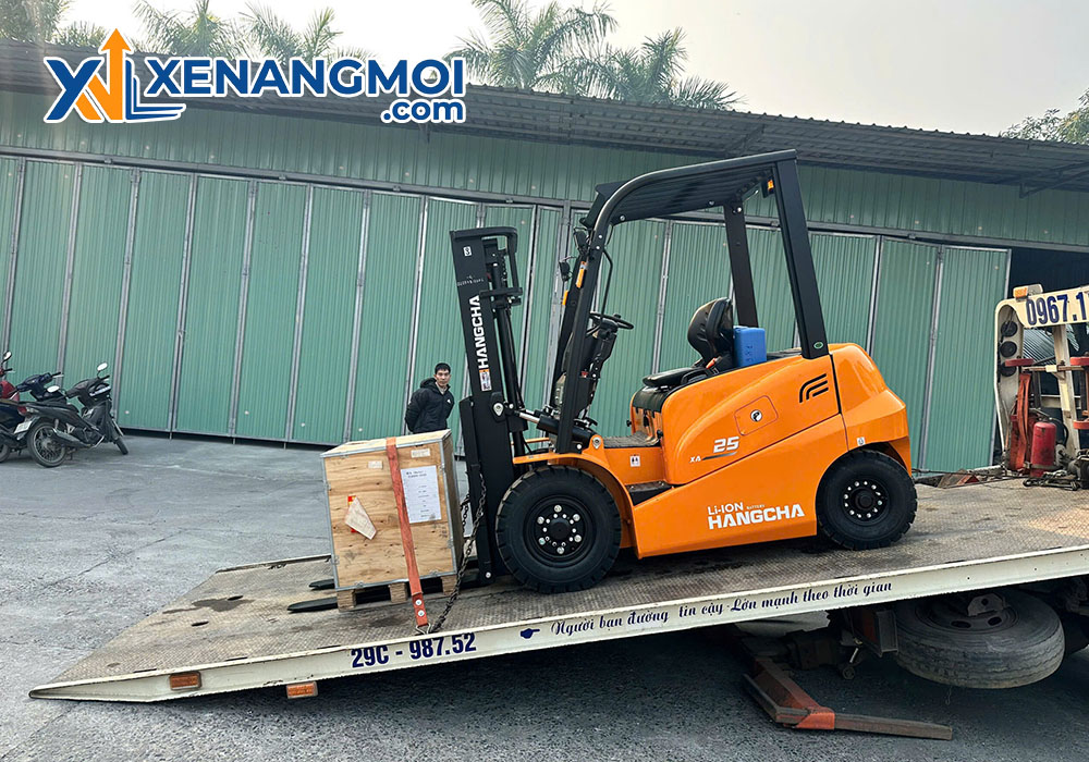 Xe nâng điện Hangcha 2.5 tấn XA series 5 Xe nâng điện Hangcha 2.5 tấn XA series vận chuyển đến khách hàng