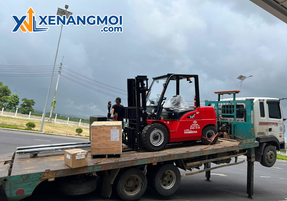 Xe nâng điện Hangcha 5.0 tấn 5 Xe nâng điện Hangcha 5.0 tấn CPD50-XEY2-SI giao đến tay khách hàng