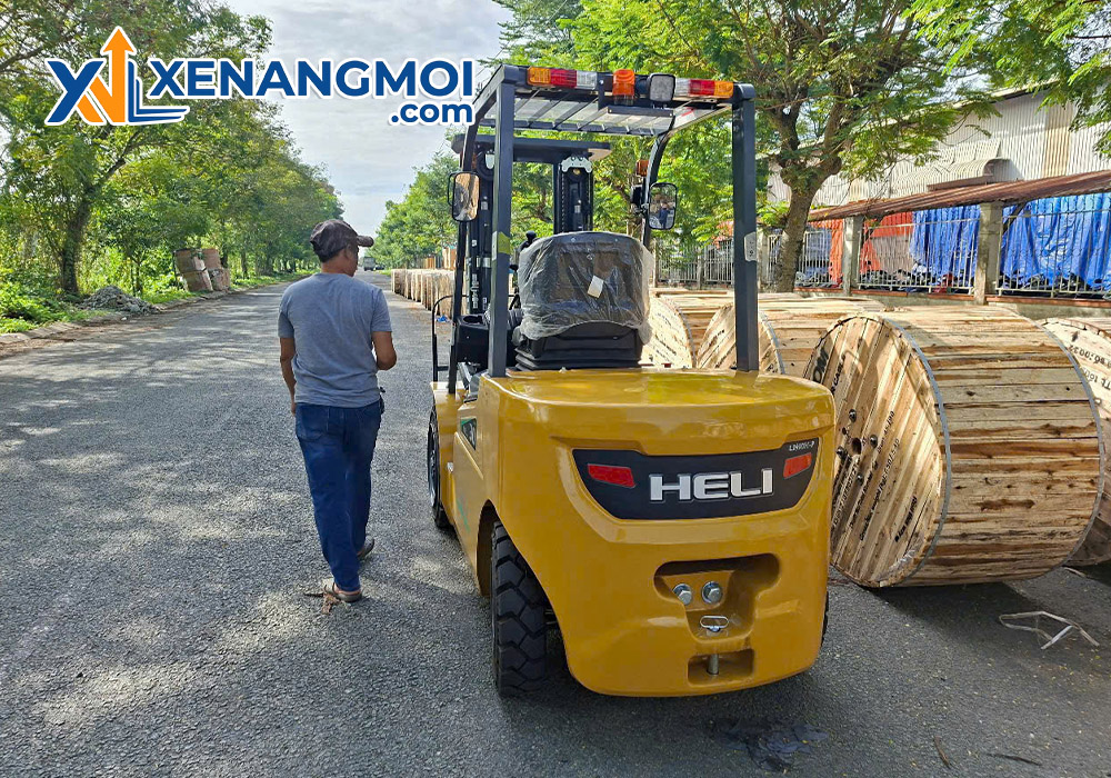 Xe nâng điện Heli 3.0 tấn dòng H2 3 Xe nâng điện Heli 3.0 tấn dòng H2 pin Lithium-ion CPD30-A7LIH2