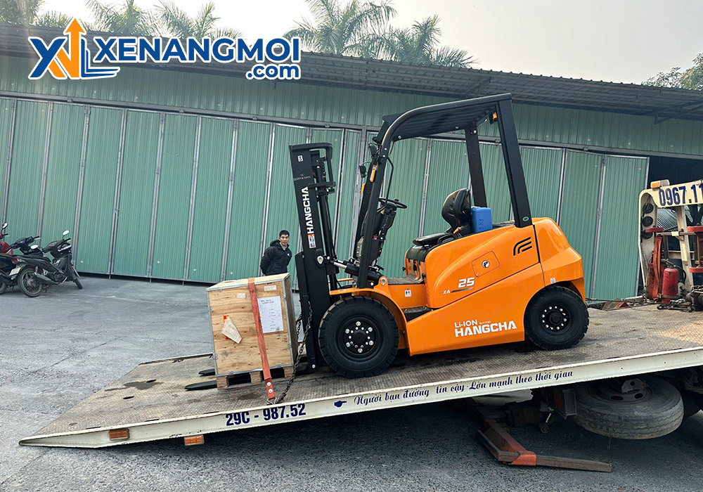 Tại sao nên chọn mua xe nâng điện mới Trung Quốc thay vì xe bãi Nhật? 2 Xe nâng điện mới Trung Quốc sở hữu nhiều ưu điểm vượt trội