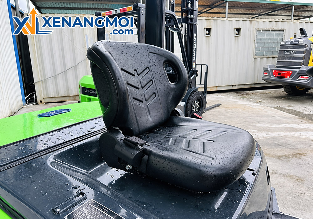 Xe nâng điện Liugong 3.0 tấn 5 Ghế điều khiển thoải mái trên xe nâng điện Liugong 3.0 tấn CPD30-FHJ