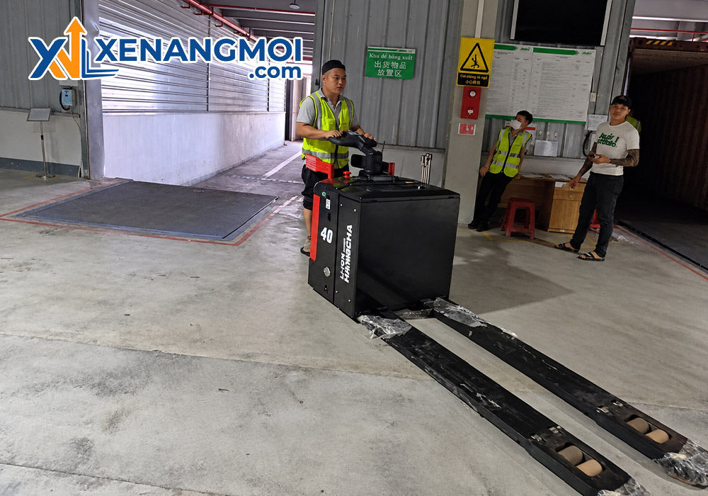 Xe nâng Pallet truck Hangcha 4.0 tấn 3 Mẫu xe nâng pallet Hangcha 4 tấn thuộc dòng CBD40-AC2S-i