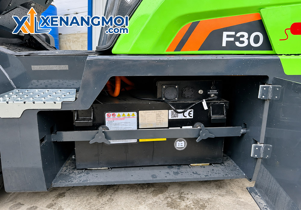 Xe nâng điện Liugong 3.0 tấn 4 Xe nâng điện Liugong 3.0 tấn pin Lithium dễ dàng thay thế